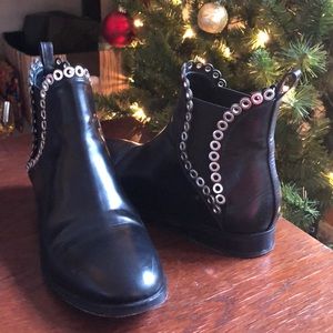 ALAÏA PARIS Detailed Ankle Boots
